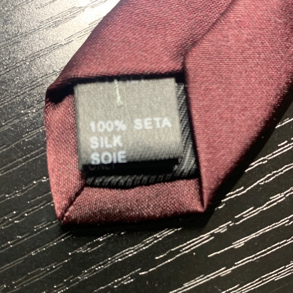 Dolce & Gabbana Burgundy Silk Tie Made in Italy Solid Textured Designer Necktie - Picture 4 of 6